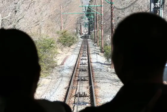 真っ直ぐに伸びる線路
