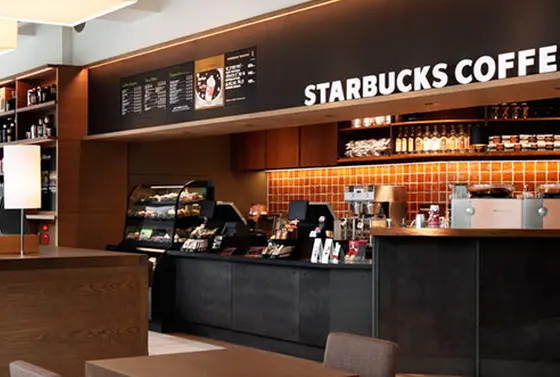 starbucksが併設！