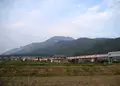 古い工場と伊吹山の写真_128534