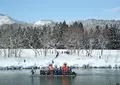 川を渡るぼんでんの写真_164197