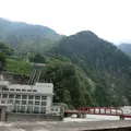 ねずみ返しの岩壁の写真_111244