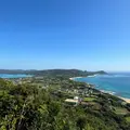 二つの海が見える場所の写真_1503229