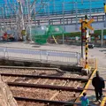 電車が見える坂道の写真_1555864