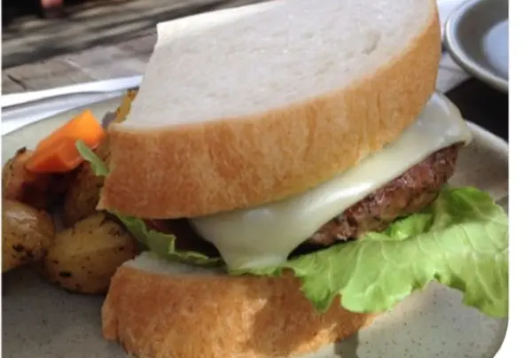 自家製ハンバーガー