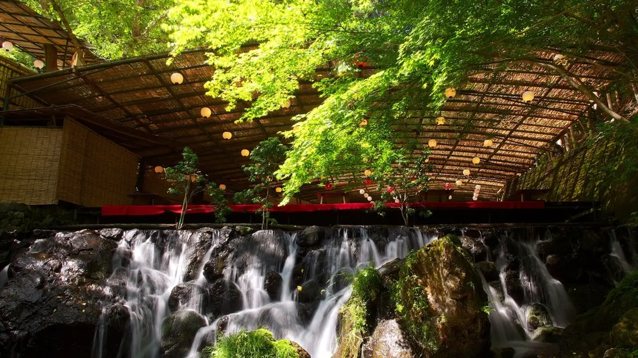 京都の夏の風物詩！納涼床・川床を楽しもう | Holiday [ホリデー]