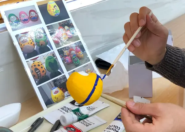 メインは筆＆アクリル絵の具で