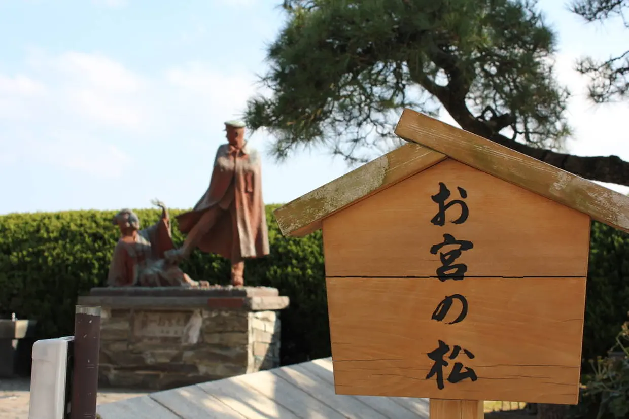 貫一お宮の像（お宮の松）