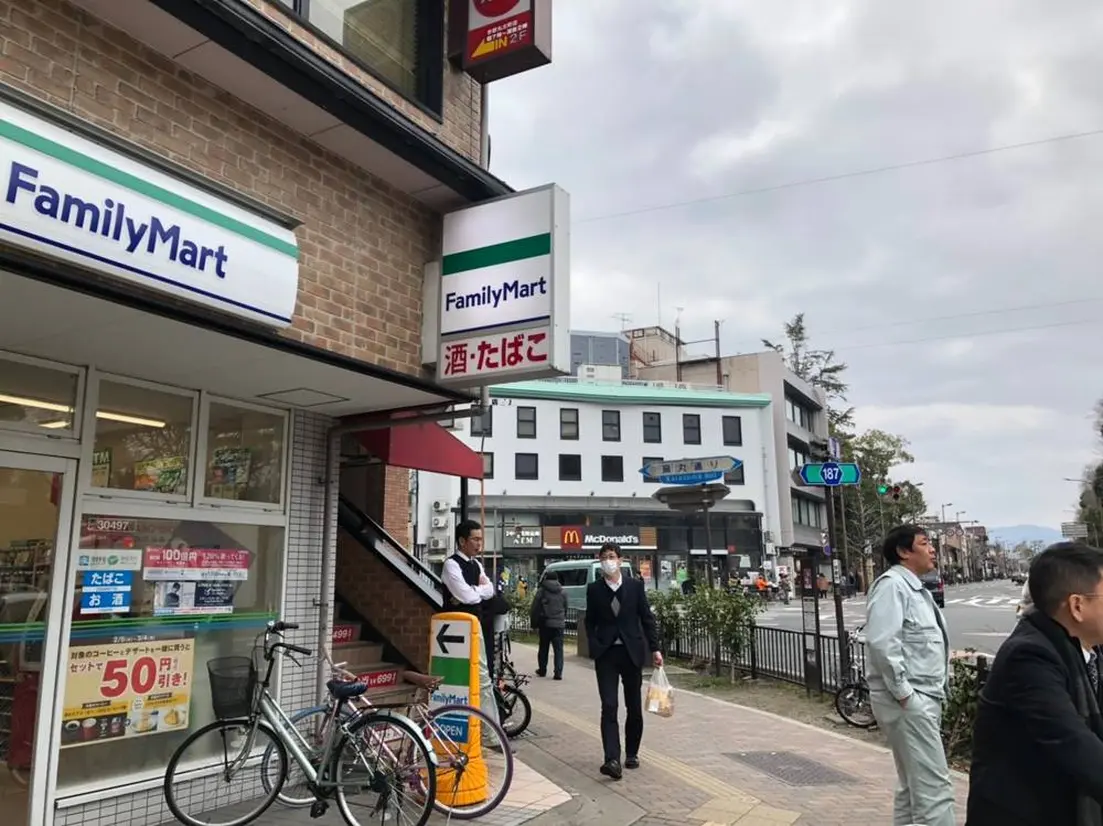 烏丸丸太町の交差点