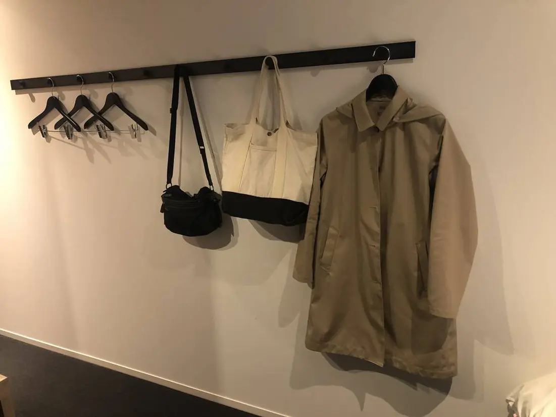 ハンガーと荷物掛け