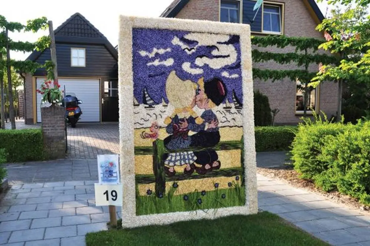北の村アンナ・パウローナで開催される花のモザイク画「フラワーデイズ」©オランダ政府観光局