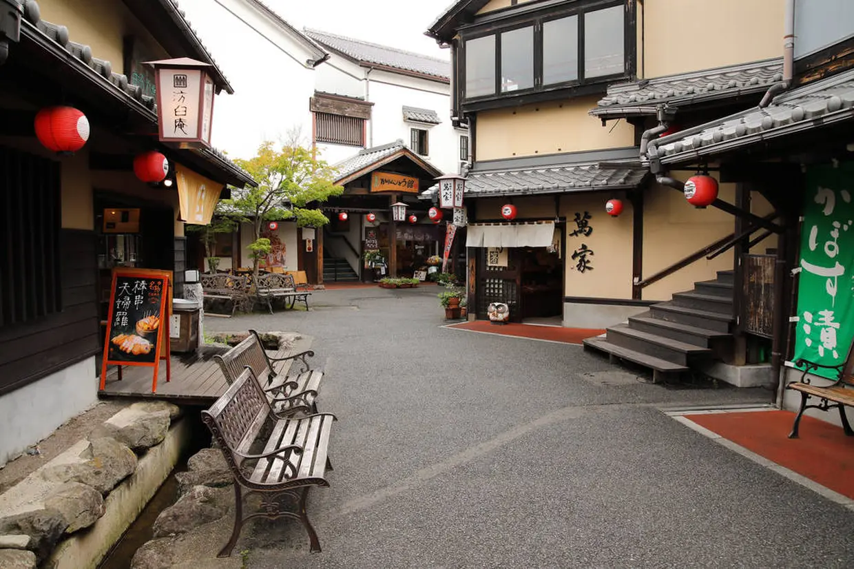 やすらぎ湯の坪横丁