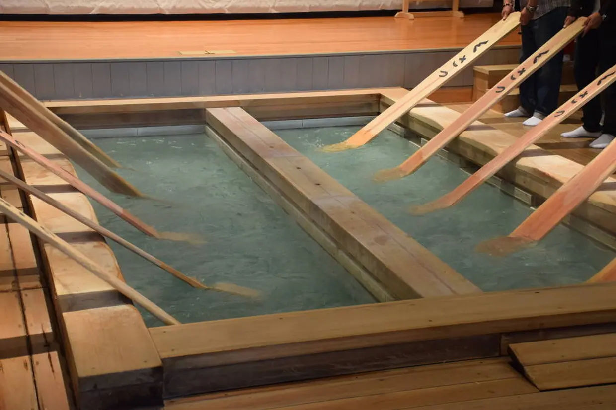草津名物「湯もみ」