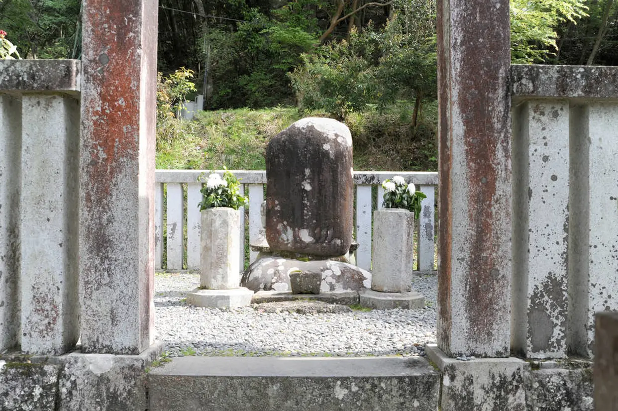 源頼家の墓