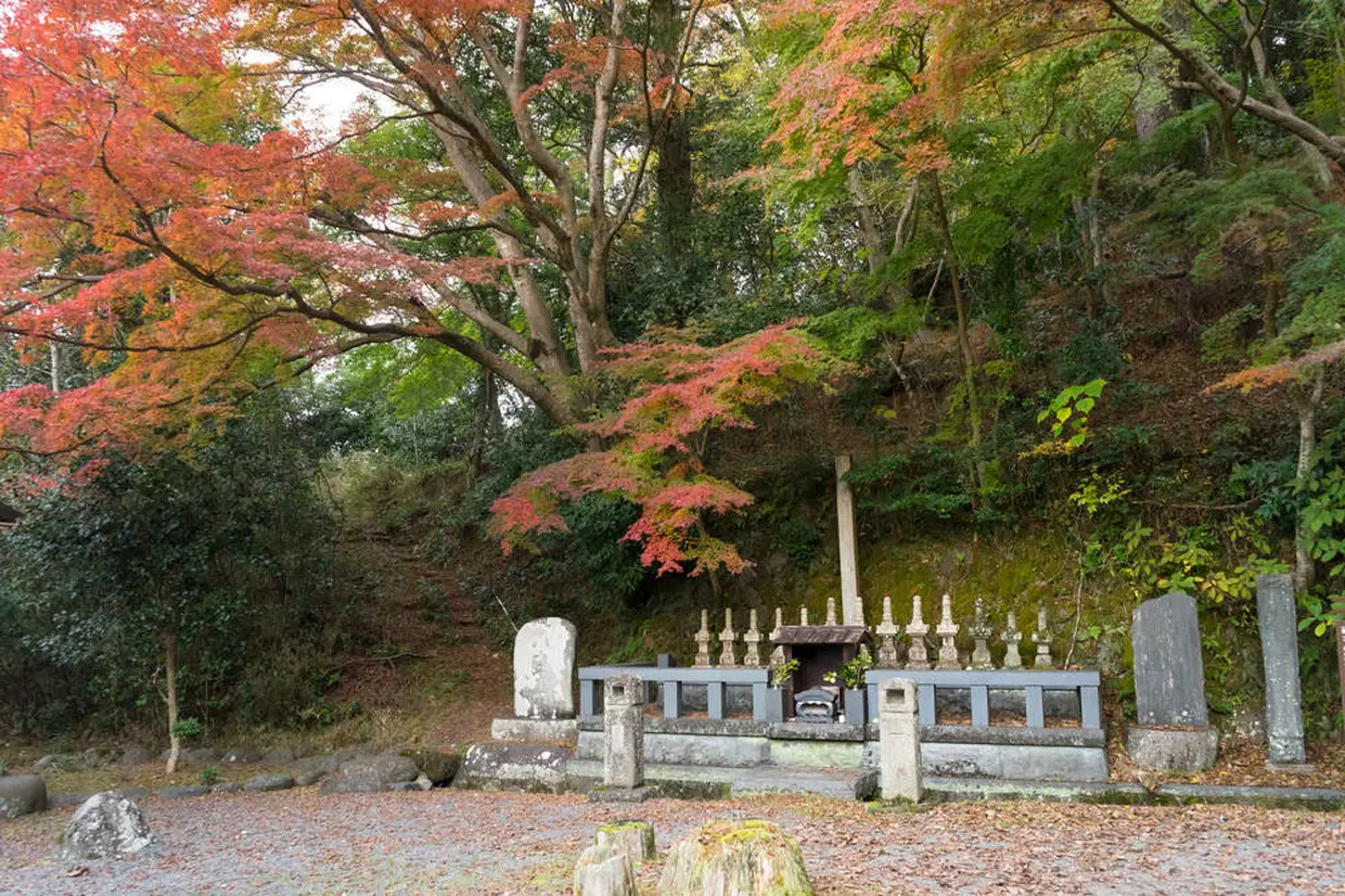 十三士の墓