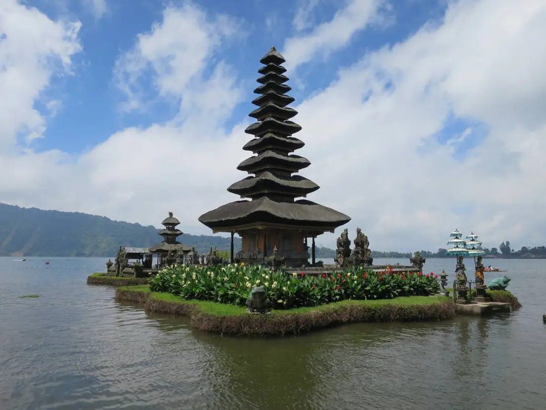 ウルン・ダヌ・ブラタン寺院