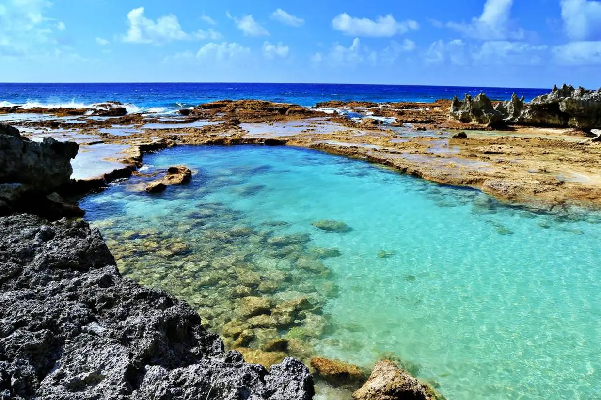 ロタ島 スイミングホール