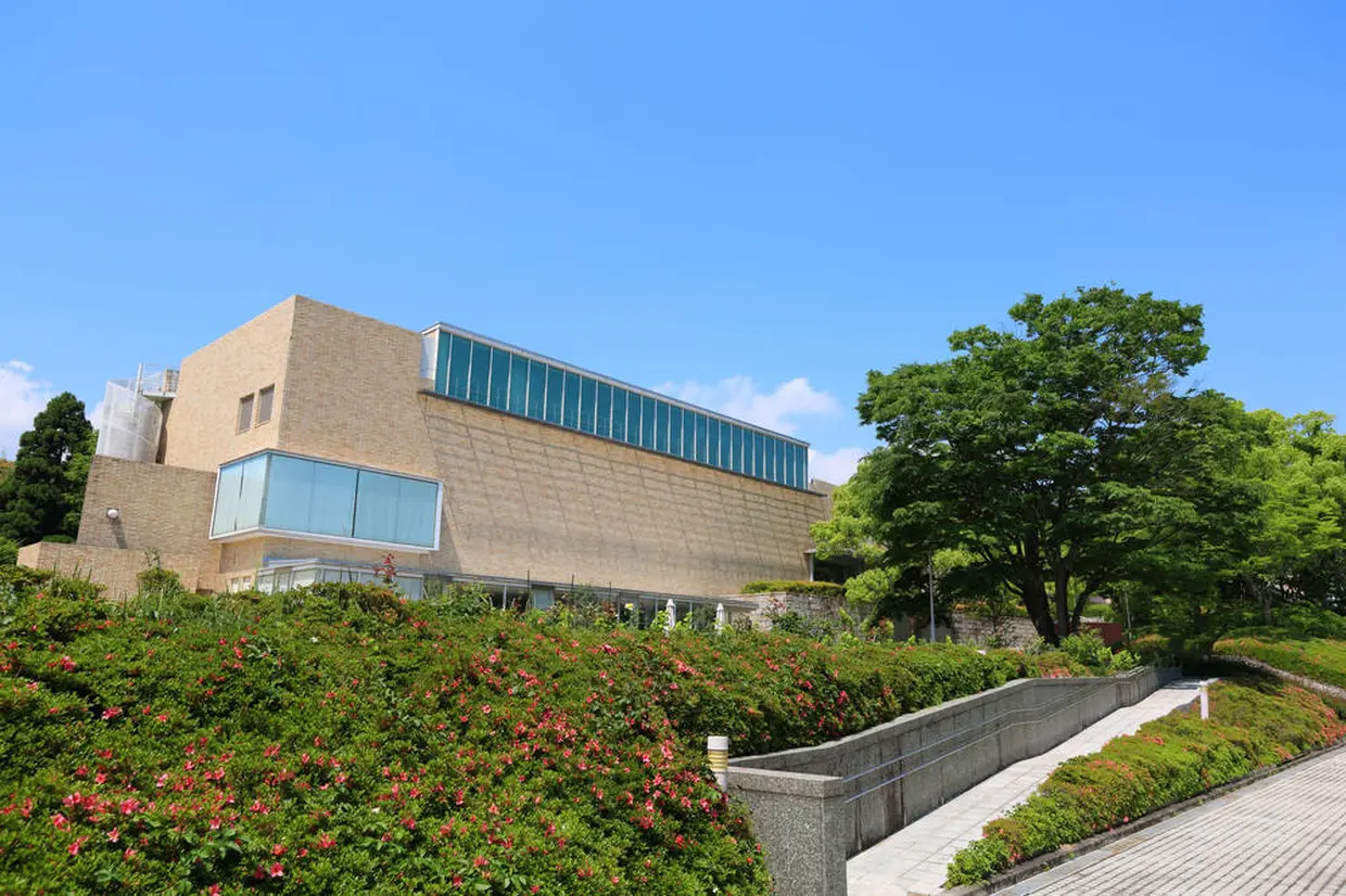 三重県立美術館