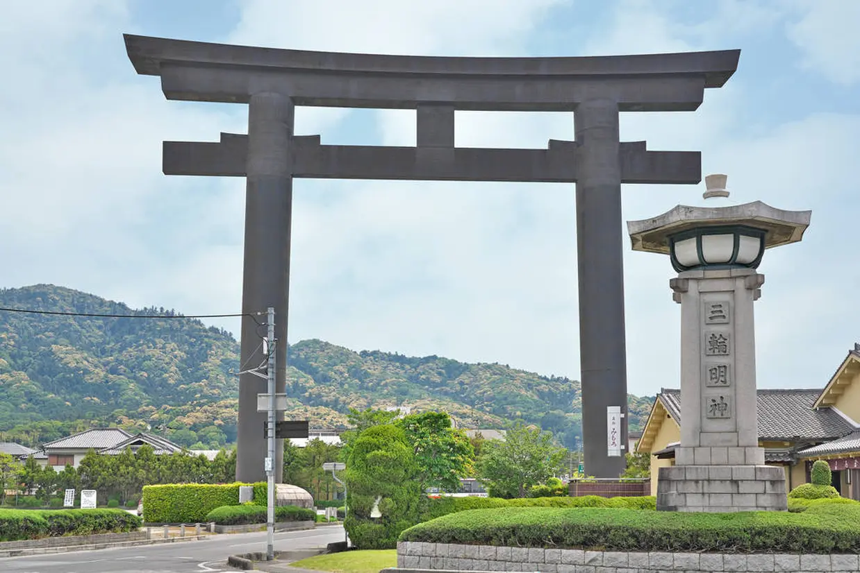 三輪明神