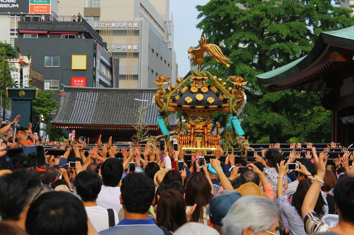 浅草三社祭りの様子