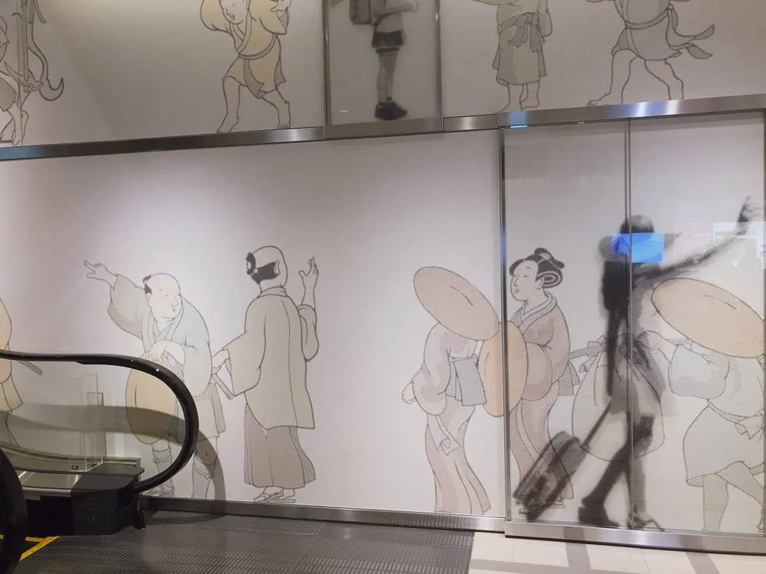 館内　エスカレーター