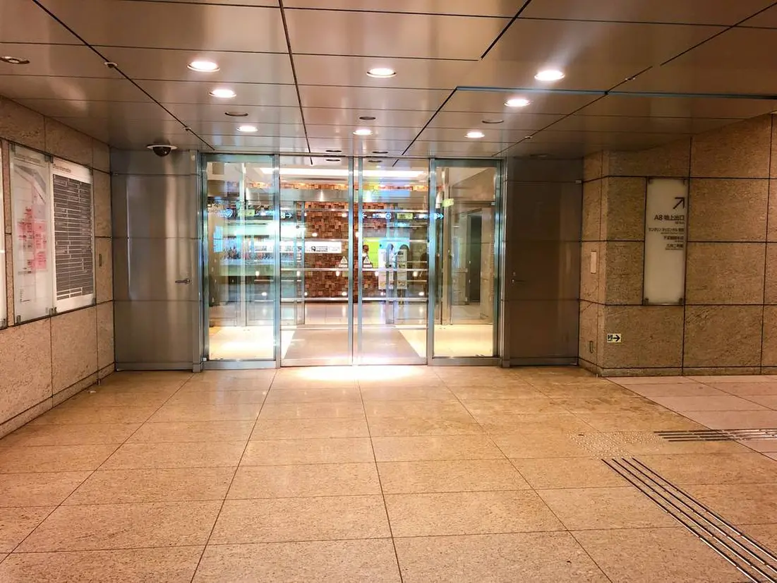コレド室町テラス　地下入口