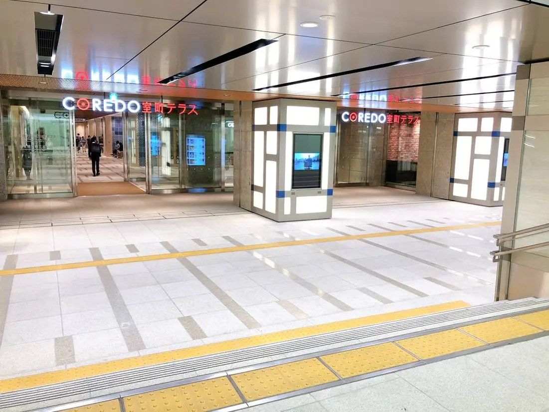 コレド室町テラス　地下入口