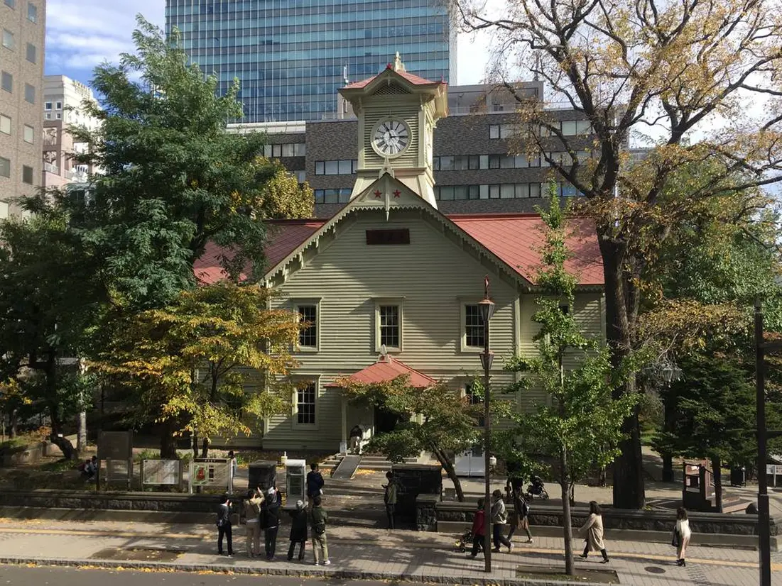 撮影テラスから撮影した札幌市時計台