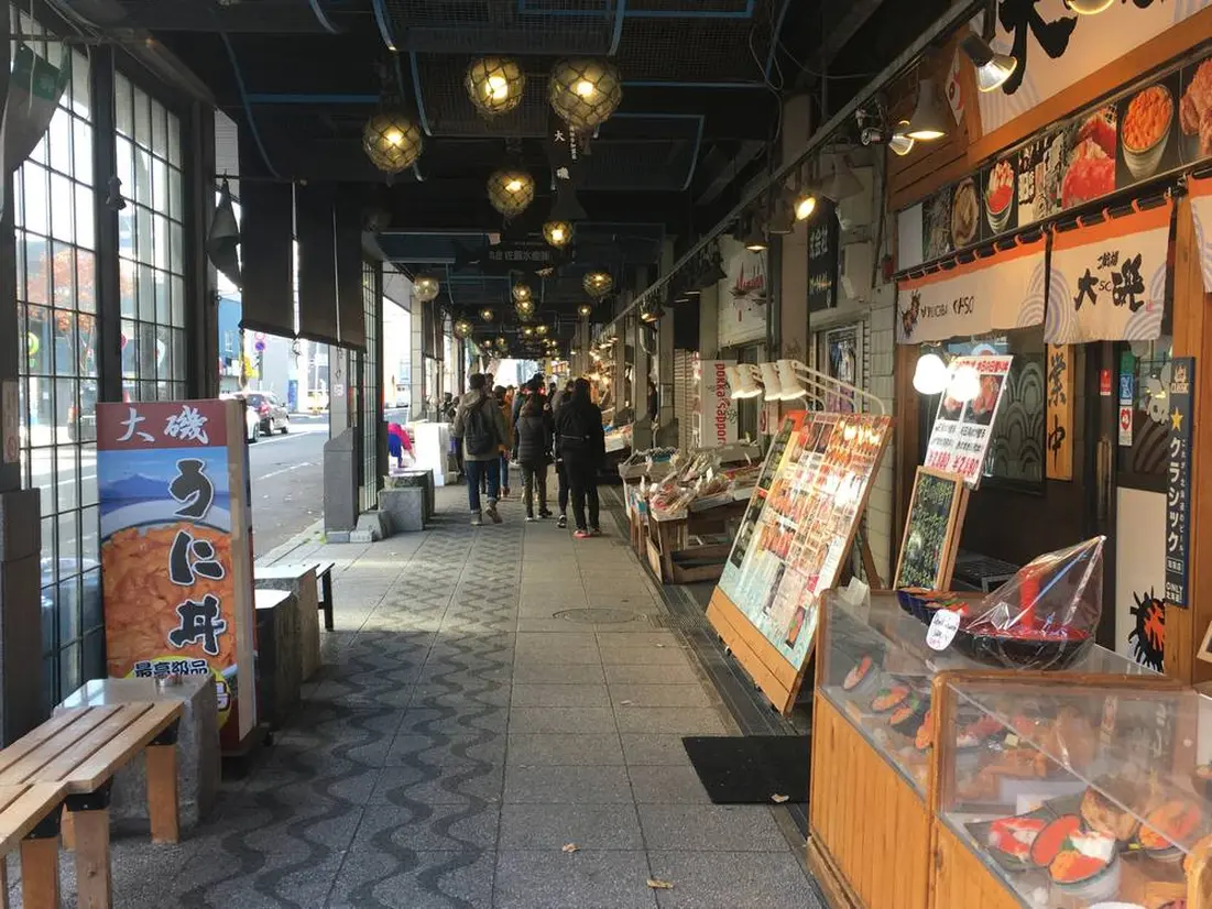 二条市場　アーケード内