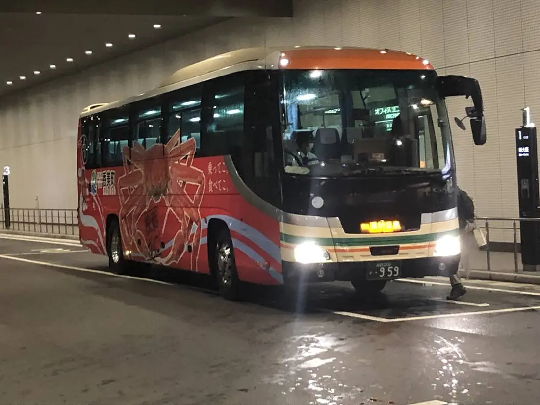 新大阪駅バスターミナルに停車する高速バス