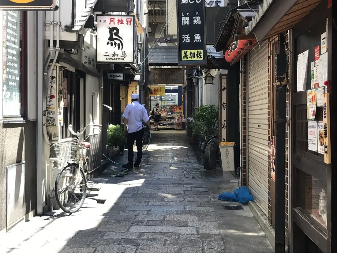 昼の法善寺横丁