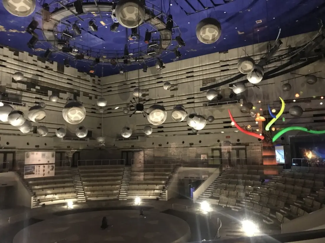 パビリオン内　音楽の広場