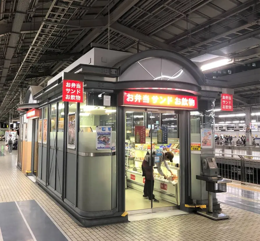 新幹線ホームの弁当屋
