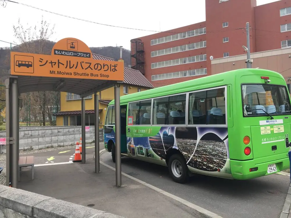 シャトルバス