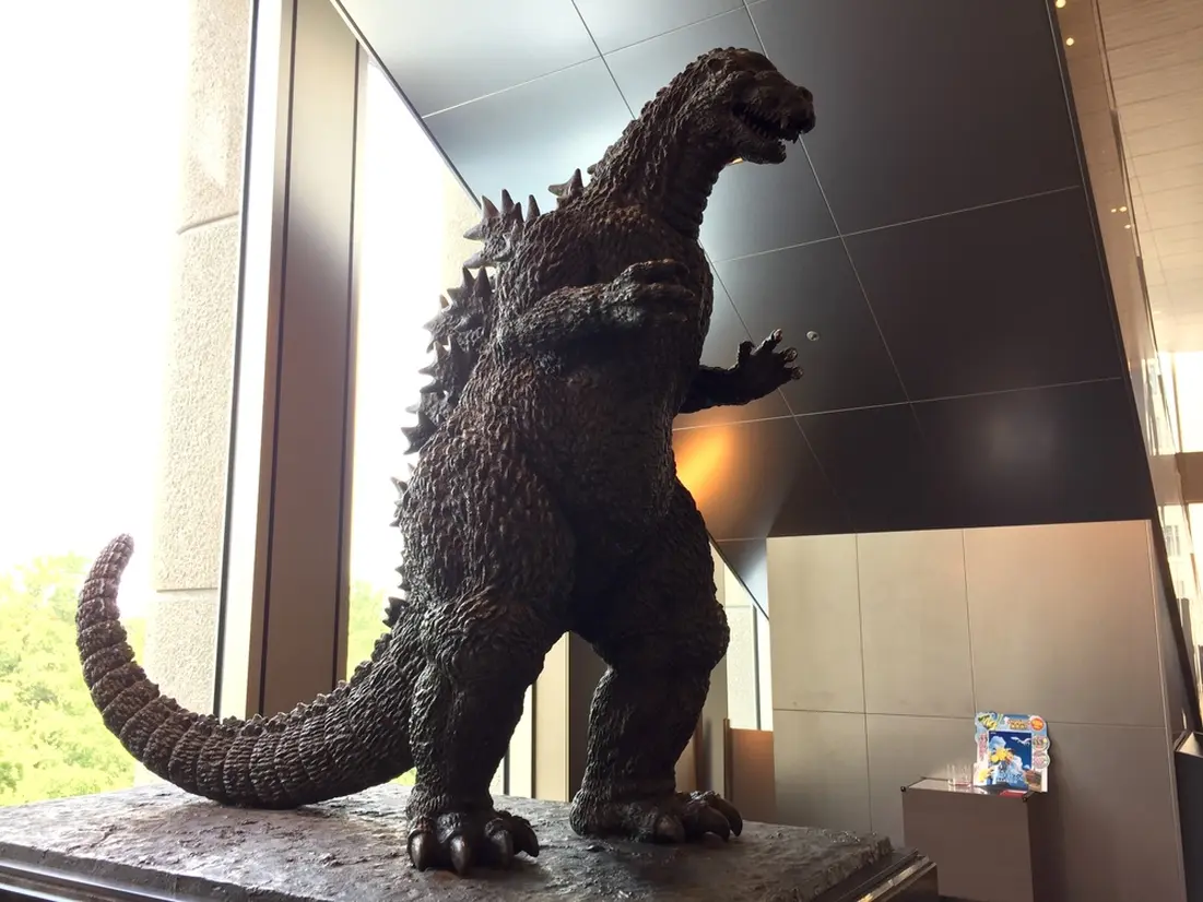 ゴジラ像