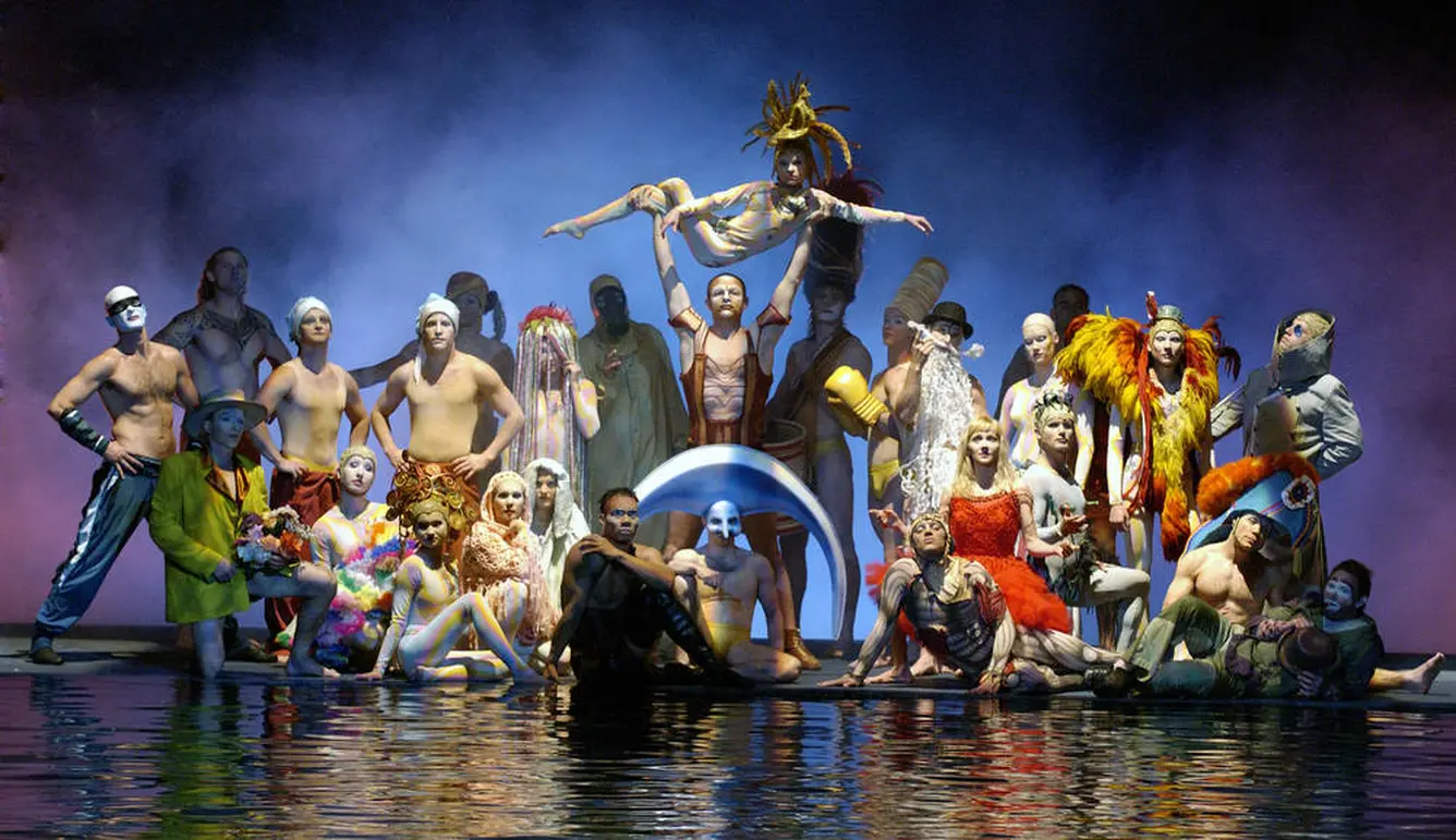 “O” by Cirque du Soleil (c) Tomasz Rossa