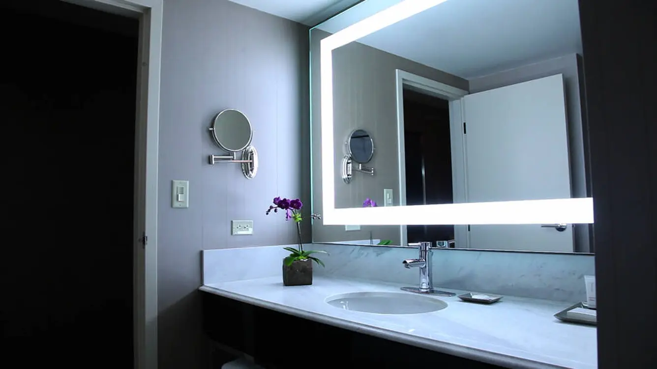ミラーの照明 (c) MGM Resorts International (R)