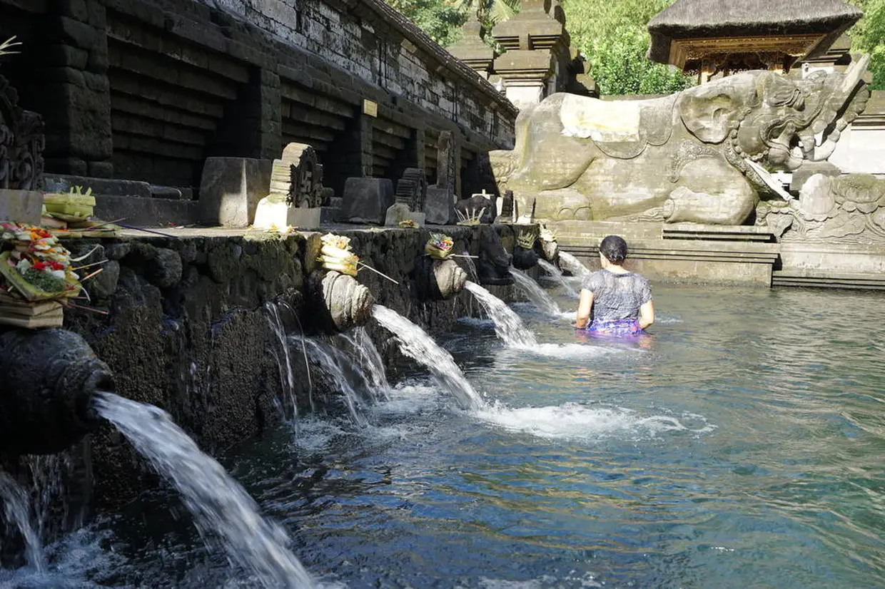 ティルタ・ウンプル寺院