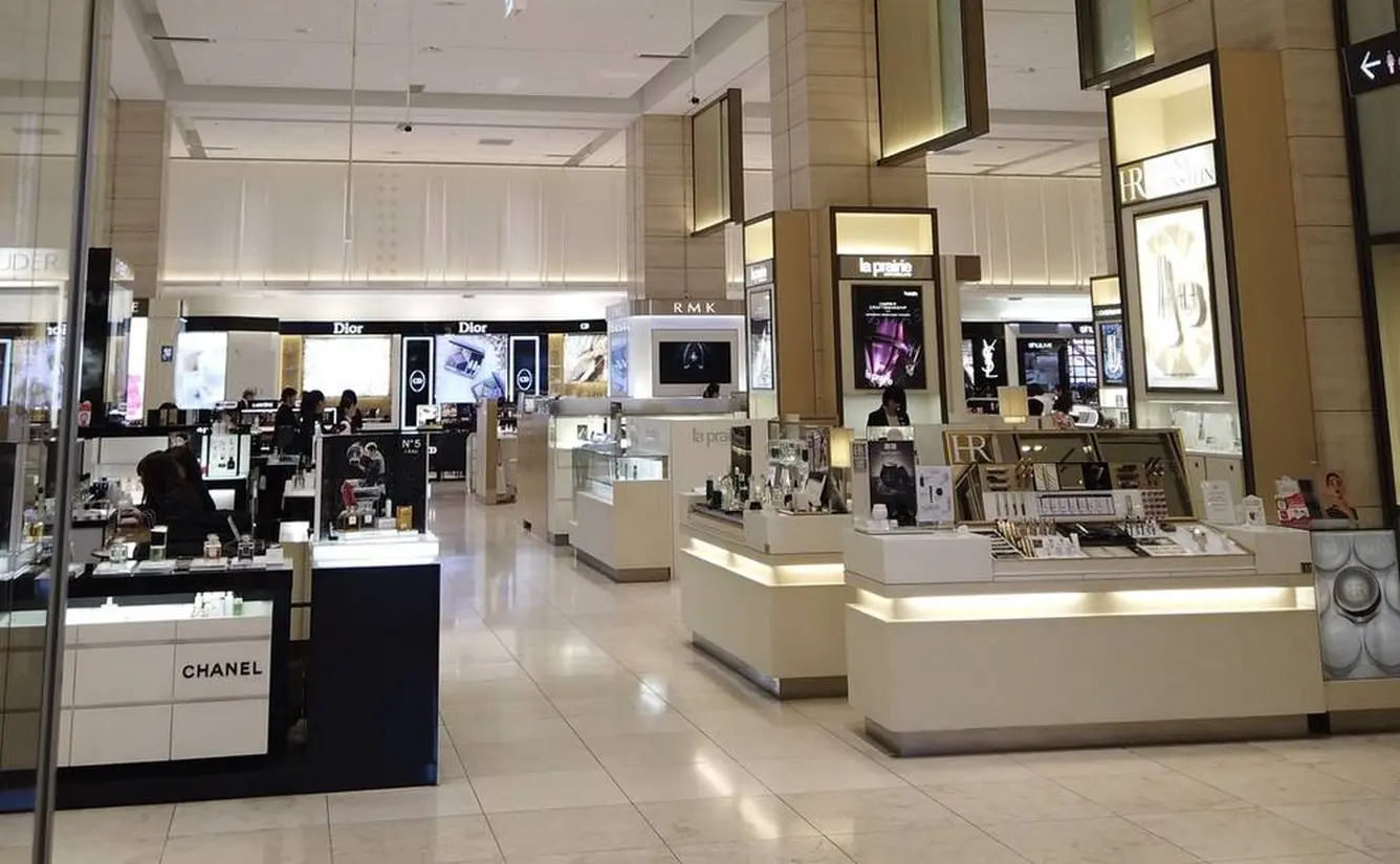 本館1階 化粧品売り場