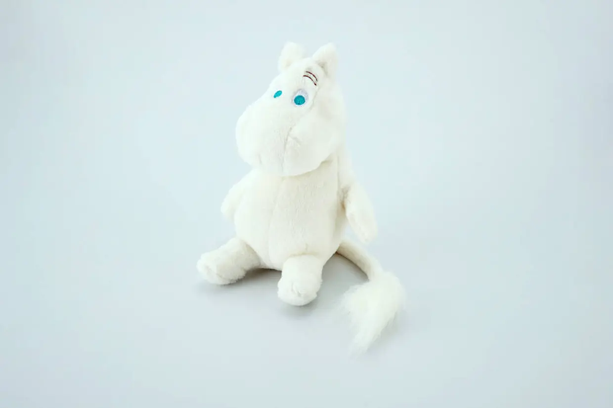 ぬいぐるみ ムーミン（2,200円）© Moomin Characters ™