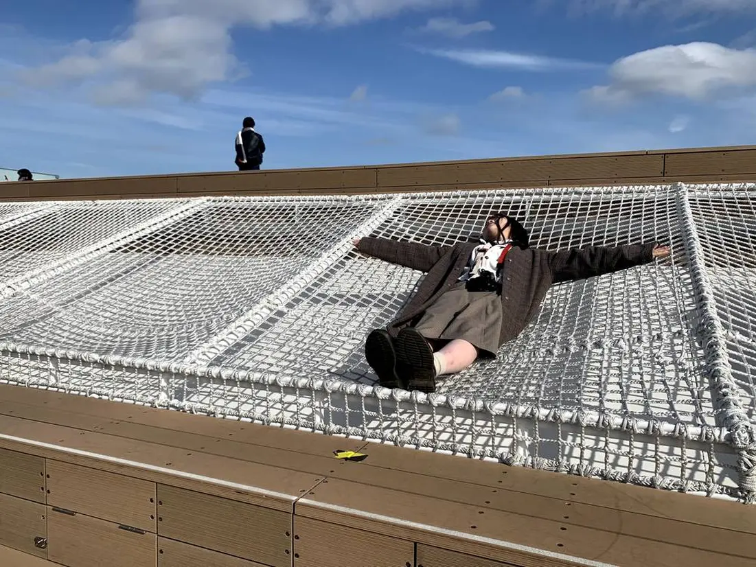 「CLOUD HAMMOCK」に寝転ぶとこんな感じ