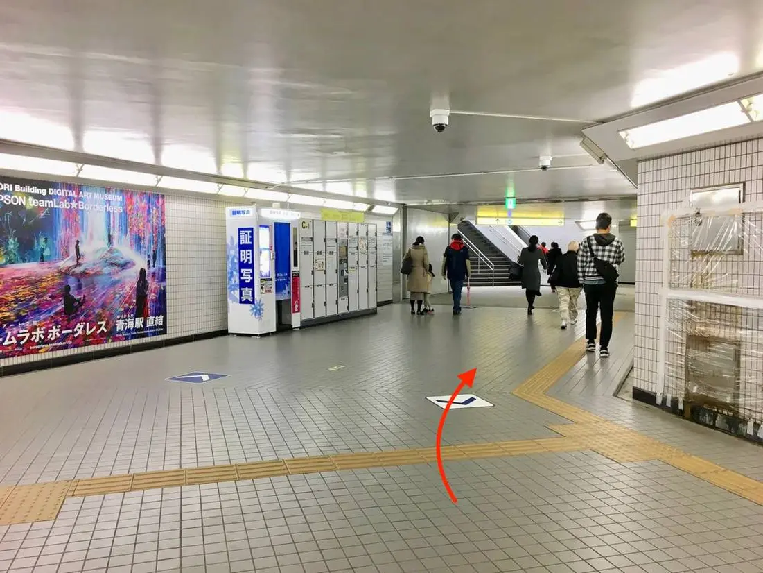 7番出口へ向かう通路