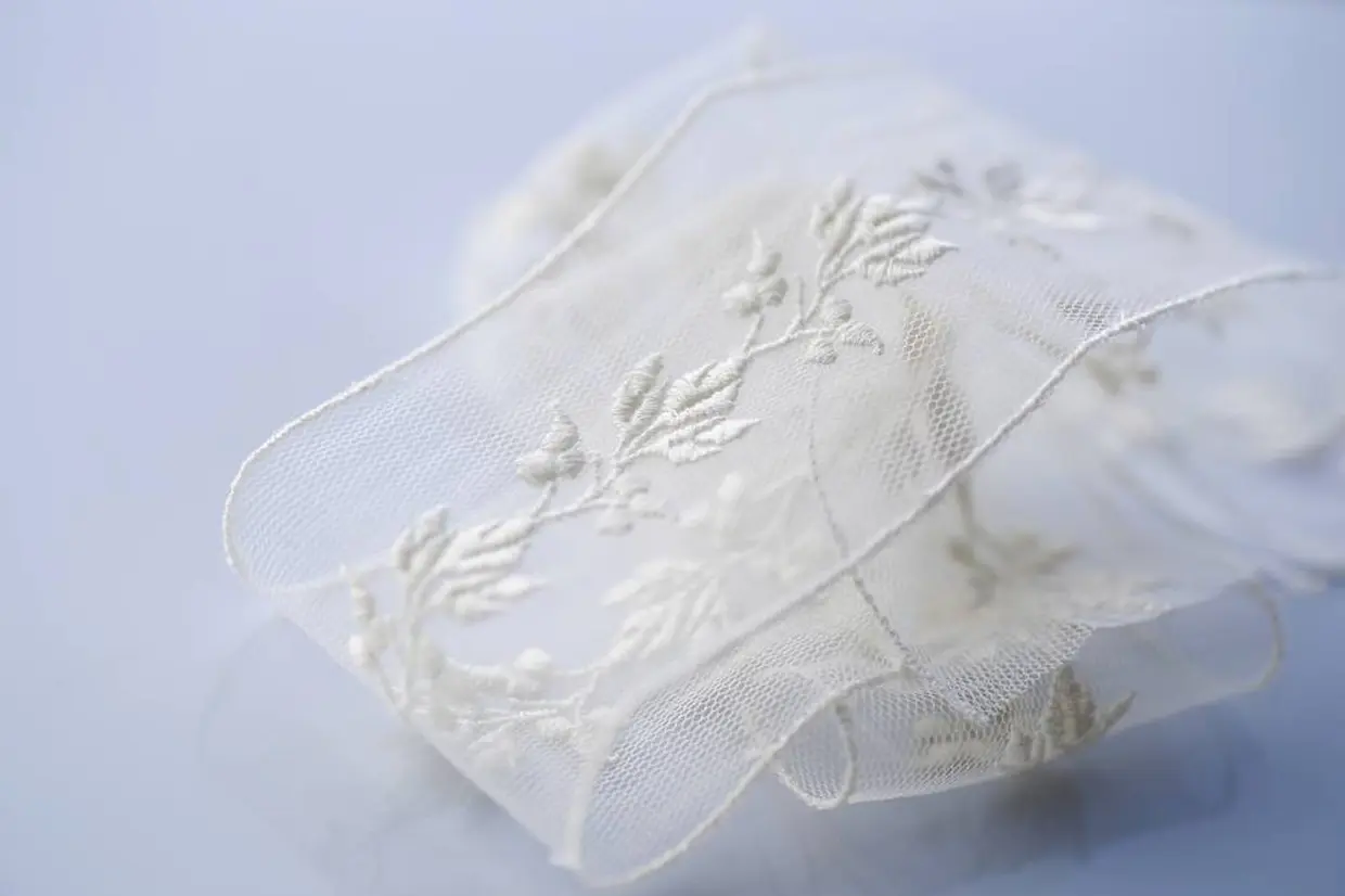 レース刺繍 イメージ