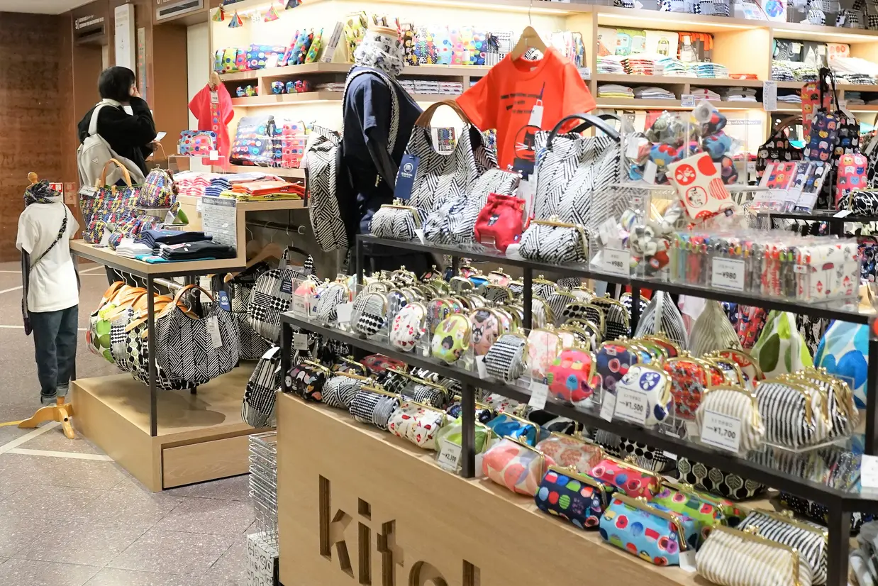 京都タワーサンド1F土産店の様子