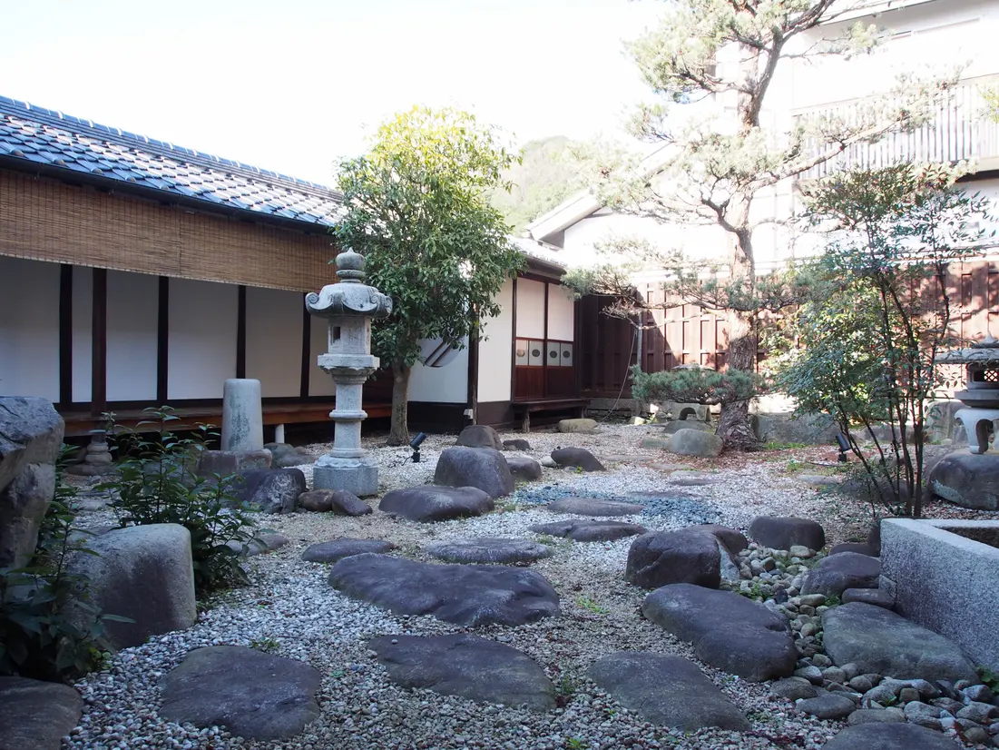 103号室専用の庭