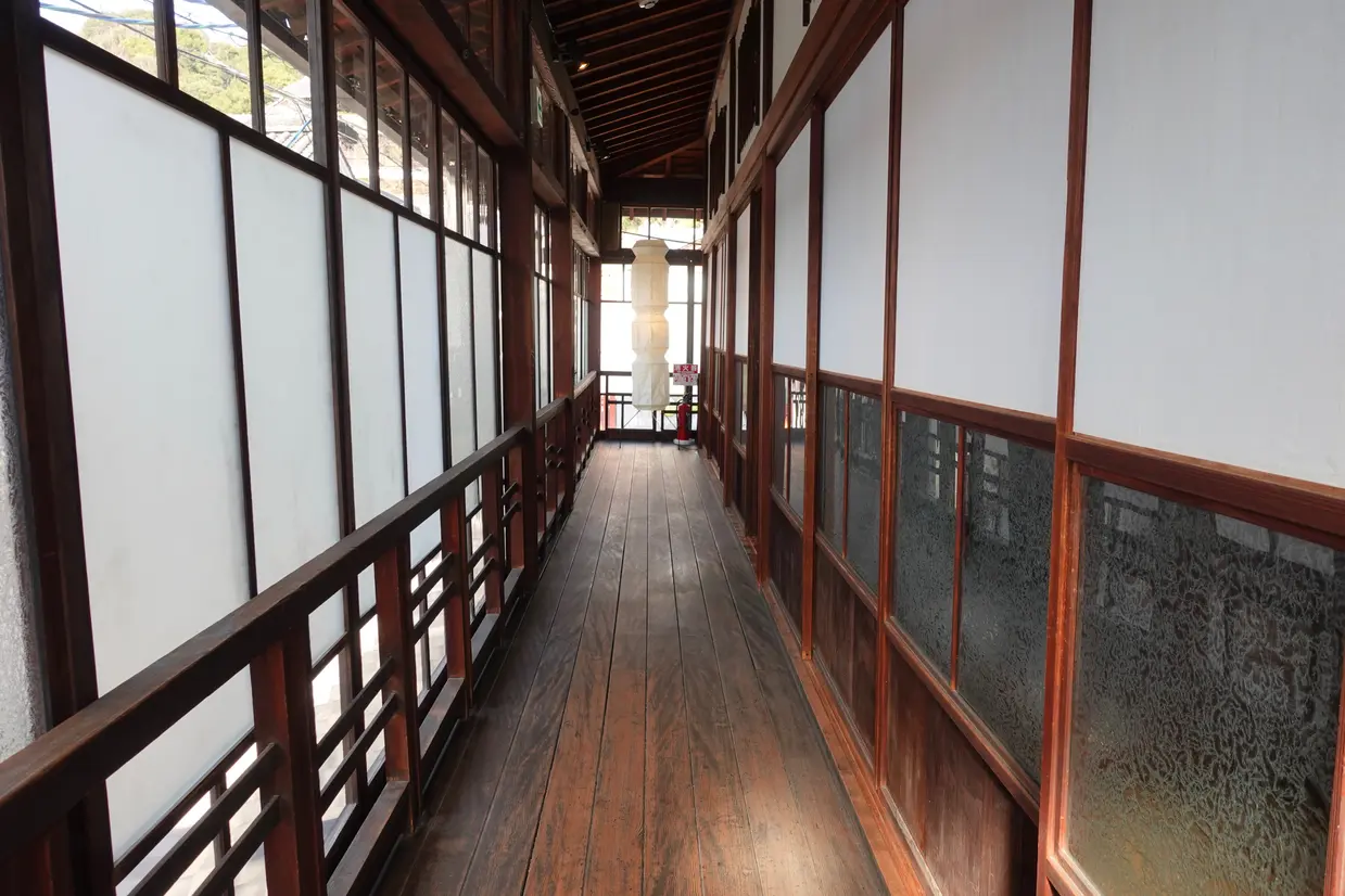 HOTEI棟 廊下