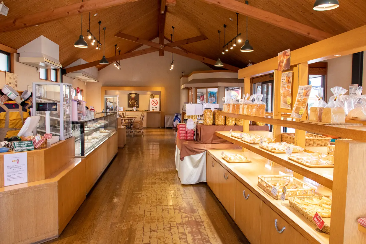 パン＆ケーキ工房「テン・ツーファイブ」店内