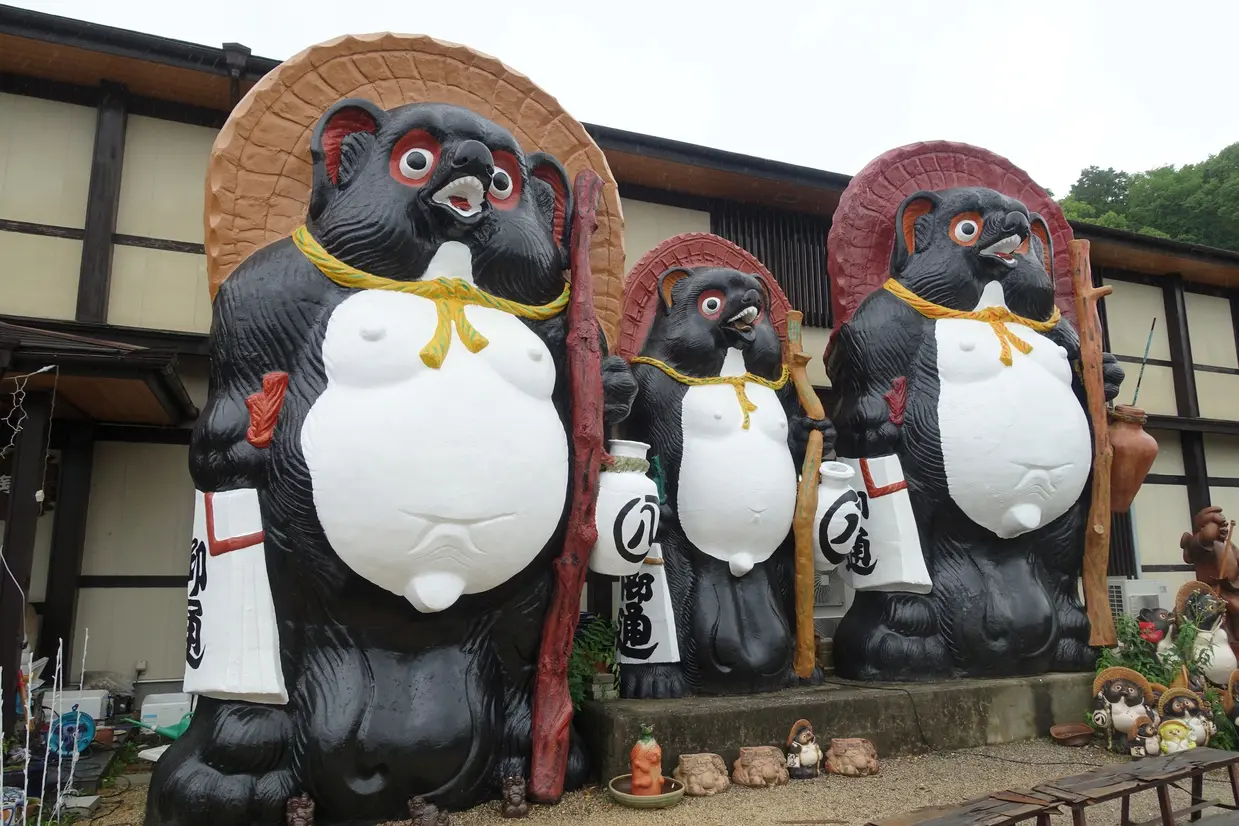信楽陶苑　たぬき村