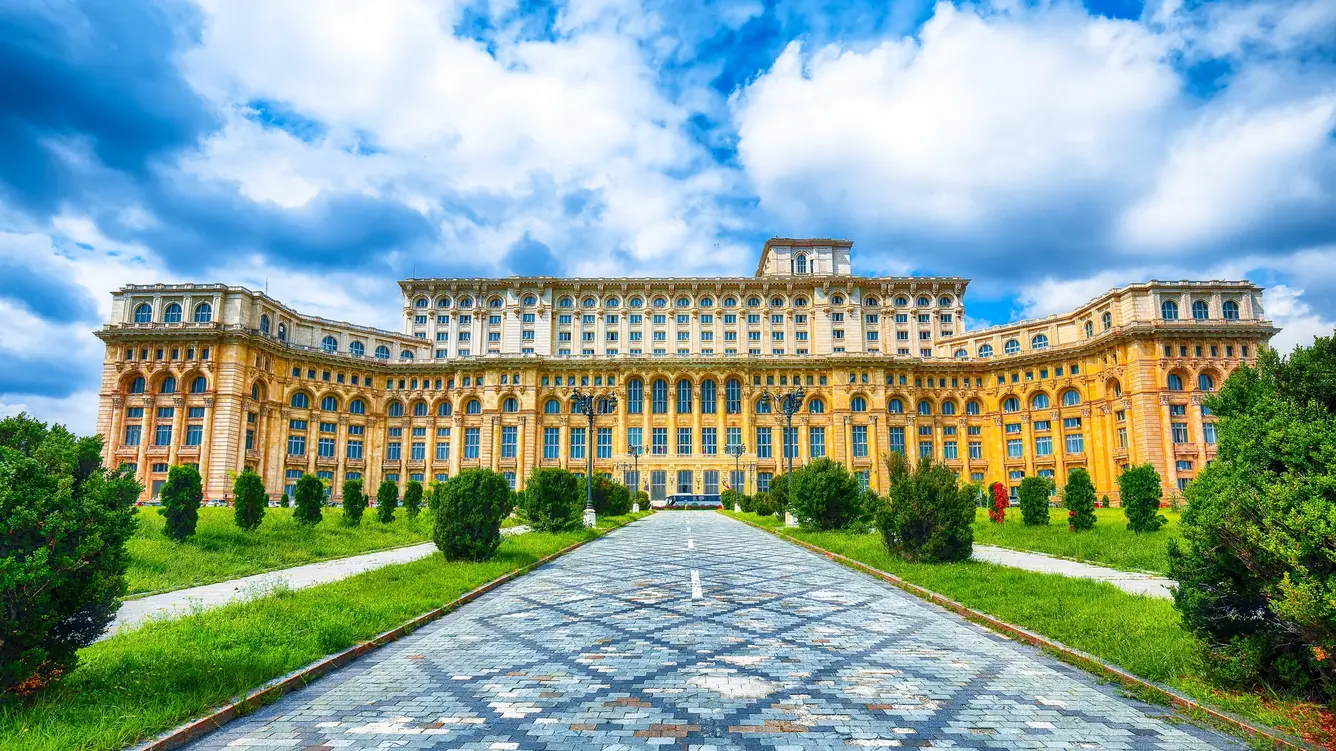 国民の館