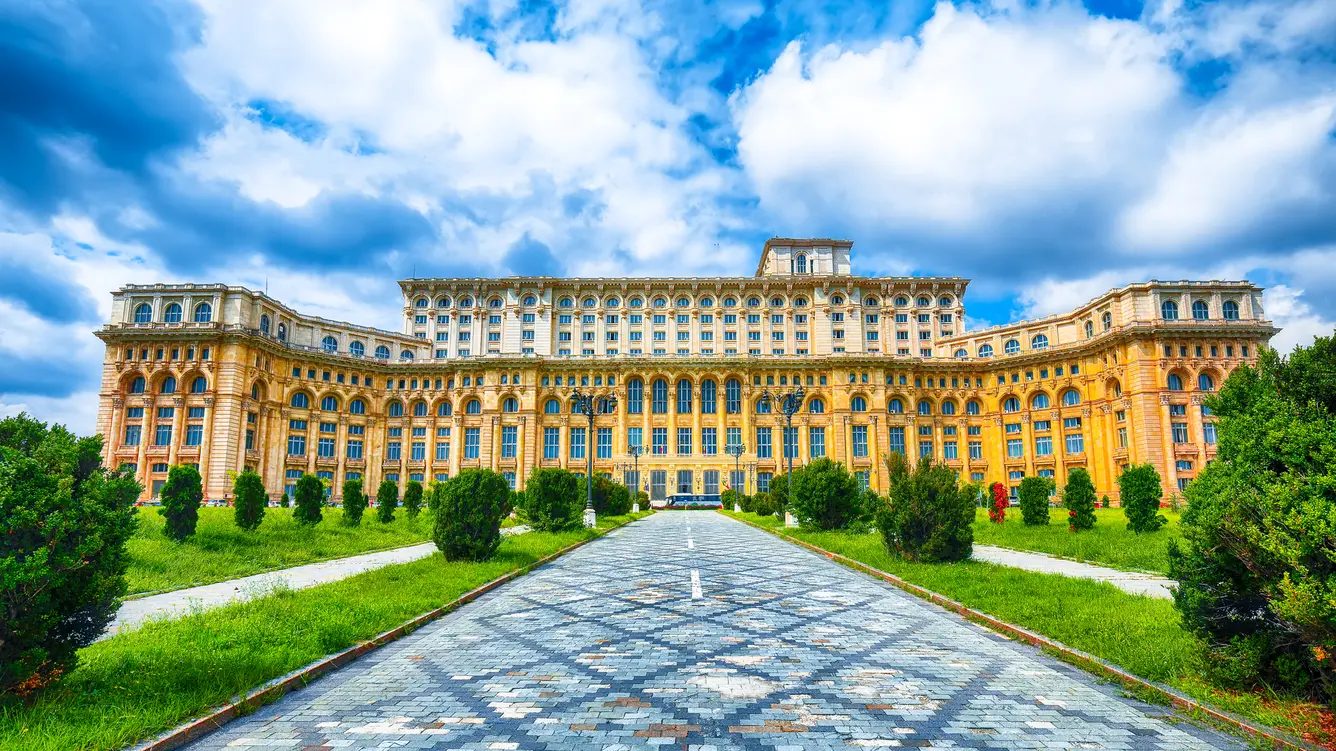 国民の館