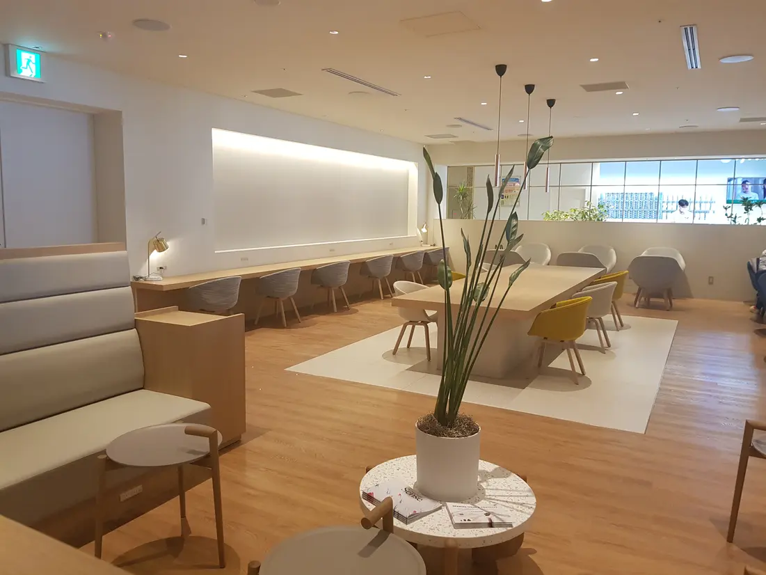 ラウンジ